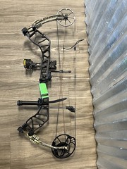 Bear Radiant Archery Bow RTH Extra 70# RH Mossy Oak DNA Camo AV45A1X0E7R