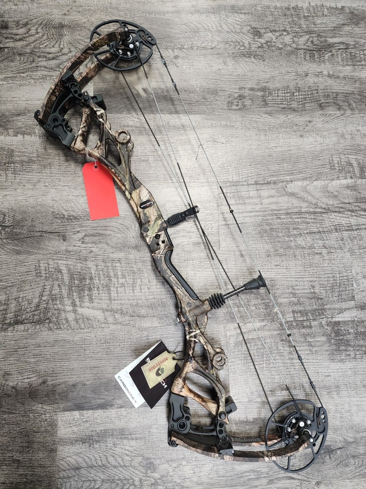 Bowtech Carbon ONE X – Right Hand – 25.5-30.5″ draw – 60-70LBS – Mossy Oak DNA