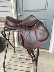 2017 Devoucoux Chiberta O Jump Saddle – 17″ Seat / 1AA Flap / Arcade Normale
