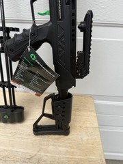 CenterPoint AXCD190FCK Dagger 390 Compound Crossbow Body Only W/ Accessories