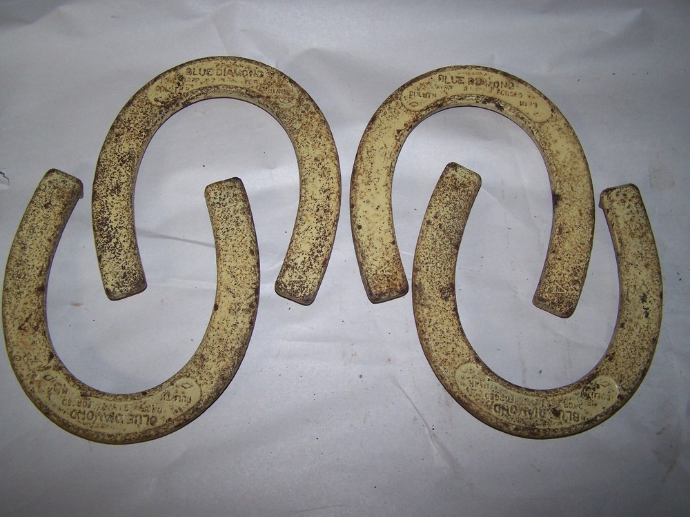 BLUE DIAMOND 2 1/2 LB DROP FORGED PITCHING HORSESHOES SET 2 A&B DULUTH pre-owned