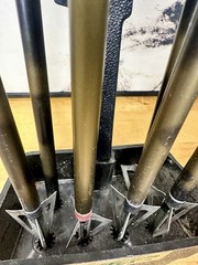 Bear Archery 2117 Camo Aluminum Arrows (6) 5 Broadheads + Game Tracker Quiver