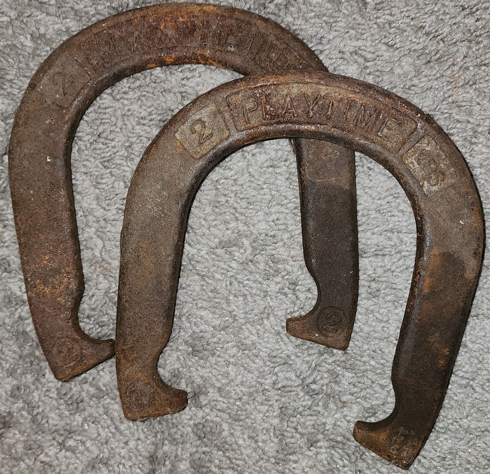 VINTAGE PAIR OF PLAYTIME BRAND PITCHING HORSESHOES LADY OR CHILD 2 POUNDS