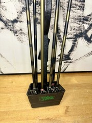 Bear Archery 2117 Camo Aluminum Arrows (6) 5 Broadheads + Game Tracker Quiver