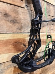MATHEWS Phase 4 29 RH 70lbs GAS Strings Compound Bow