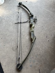 Vintage Bear Whitetail II Compound Bow 30″ Draw Length, 60# Draw, 38″ String
