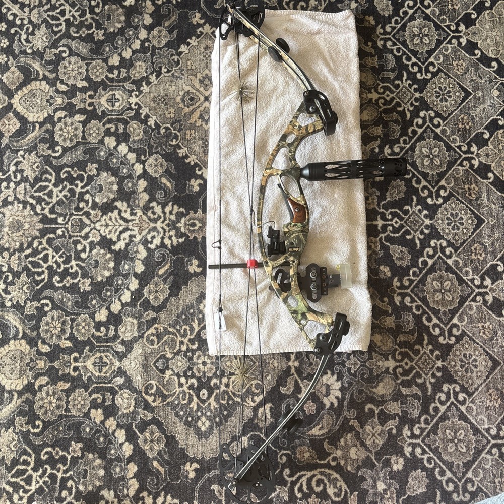 Hoyt Xt 2000 CYBERTEC RH Compound Bow 60-70lbs/28-30.5in