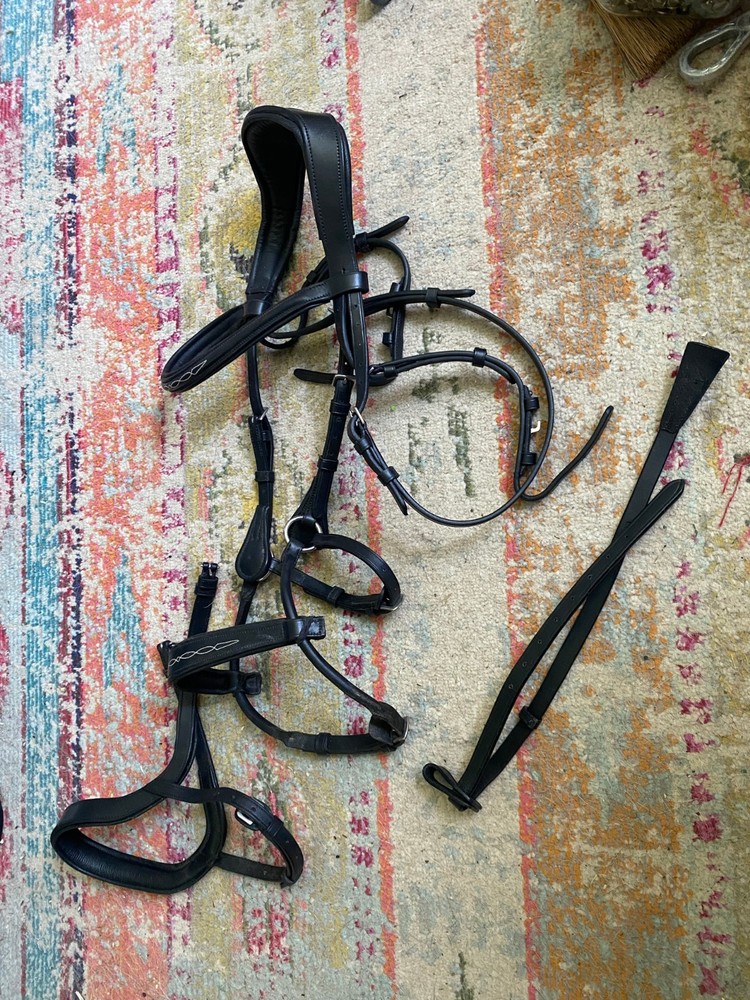 LeMieux ? Black Leather padded english bridle w 4 nose pieces ONE BID FREE SHIP