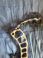 Prime Logic CT3 Compound Bow RH 29″ 60# 335fps EXTRA CAMS INCLUDED!