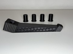 Headrest bow hanger with rubber insert