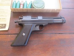 PLAINSMAN CO2 GAS PISTOL .22 CAL CHALLENGER ARMS CO.
