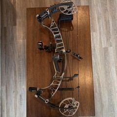 Hoyt VTM 31 Compound Bow Right Hand Bow Hunting 31in Gray/Black w/ CXS Sight