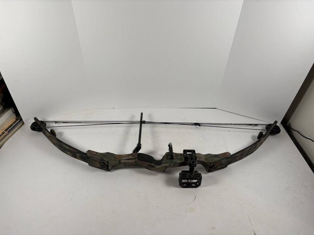 Bear Black Bear Compound Bow 30” Draw 55lb RH Sight Rest Camo Hunting Archery