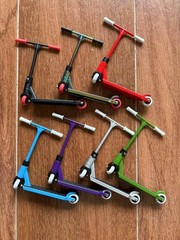 Pro Metal Finger Scooter – 25g Lightweight Alloy Rainbow Stunt Toy for Teens
