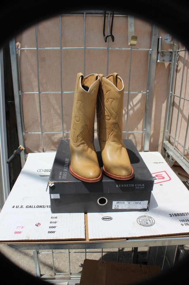 27-10 New Kenneth Cole New York womens 7.5 medium boots made in Spain was 250