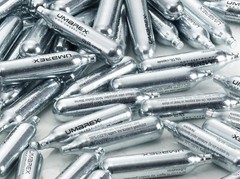 Umarex .177 Cal Steel BBs 1500ct + 12g CO2 Capsules 10 Pack