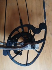 Prime Revex 2 camo limbs green riser, In excellent condition. Setup complete.