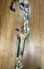 Bear Motive 7 60-70# Realtree APG HD 26.5-31” LH Left Handed Great Condition