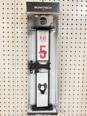 Tight Spot 5 Arrow Quiver (Kuiu Vias) Bowtech Edition. RH and LH Available. NEW