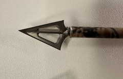 Lot of Arrows W/ Broadheads Wolverine Hunter 6070 & St Epic Realtree N-Fused