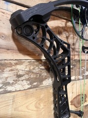 MATHEWS Phase 4 29 RH 70lbs GAS Strings Compound Bow