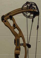 2025 Hoyt Carbon RX9 Bow -70 lb Limbs- Bourbon Finish – RX-9 -Right Hand