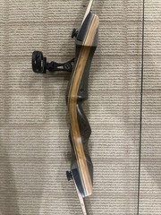 Samick Sage Takedown Recurve Bow 62″ 50lb 28″ Right Hand. TRUGLO 3 pin sight