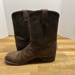 Justin 3410Y Youth Cowboy Boot with Bay Apache Leather Foot and a Roper Toe 6D