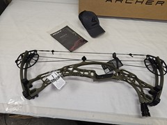 Hoyt Alpha X 30 LEFT HANDED 40 – 50lbs/25″ – 30″/Wilderness
