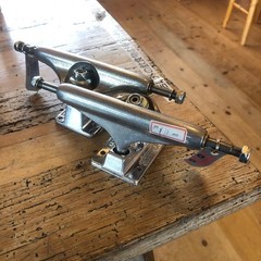 Independent Stage 11 144 SIlver Truck