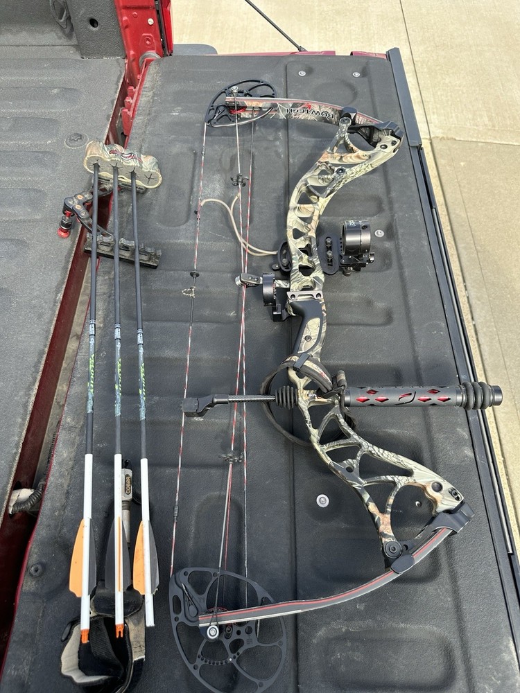 Bowtech Destroyer 350 left Hand Compound Bow Camo 61-91lb 26-29in