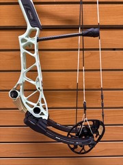Mathews Title 38 RH Compound Bow – Gen 1 – Item 6013