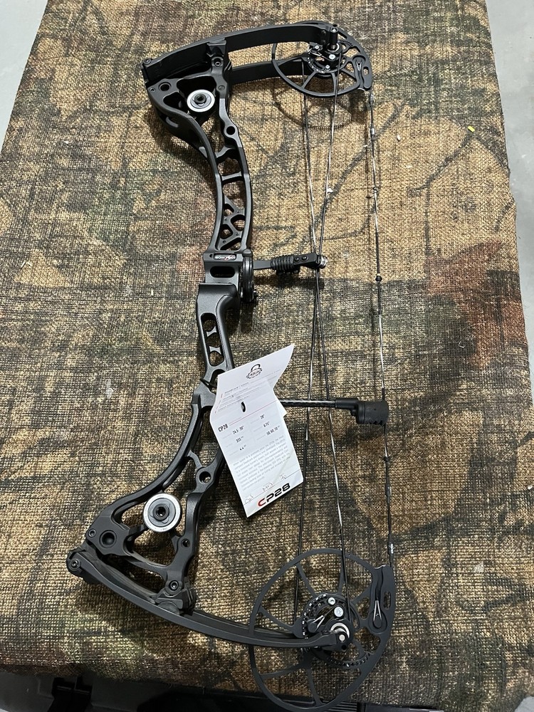 Bowtech CP28 – Right Hand – 70lbs – 24.5″-30″ – Black – A11150