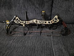Bear Archery Vast RH Compound Bow 70lb 24-31in DL 31in Camo/Black