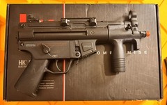 Elite Force H&K MP5K AEG Airsoft Replica w/ 6 MP5 Magazines, Box & Manual