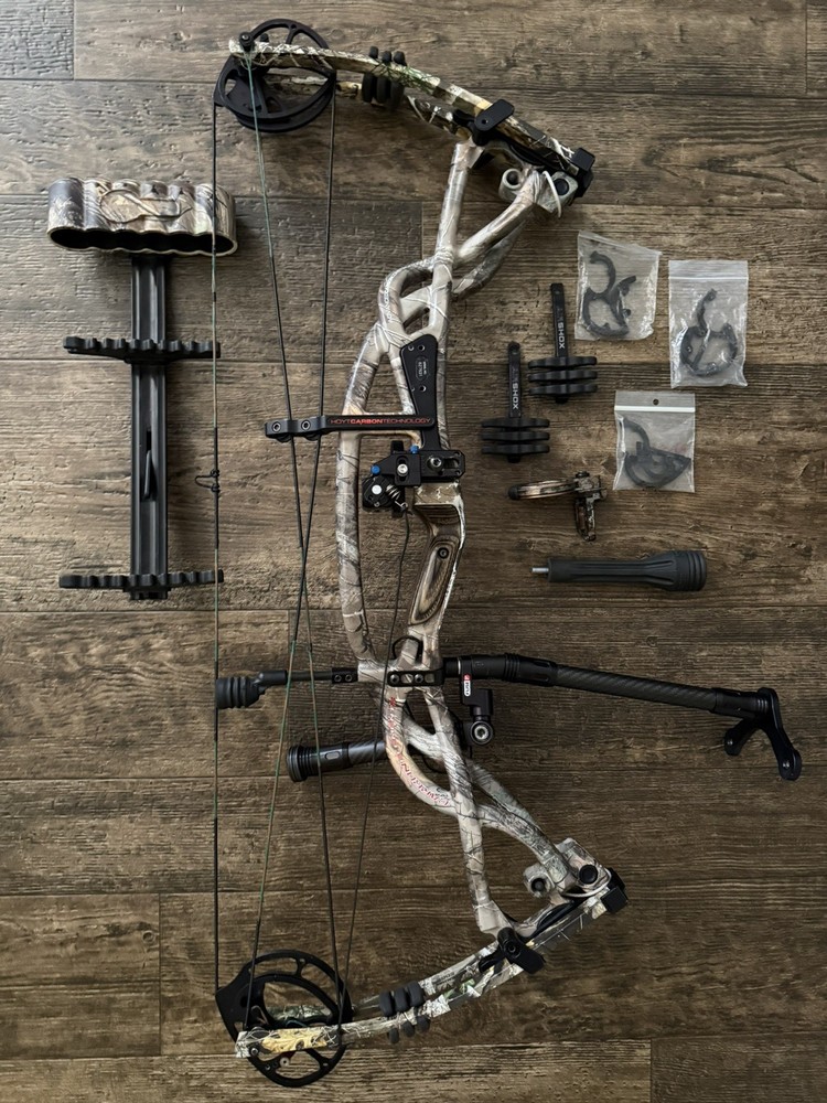 Hoyt Carbon Element G3; RH, 60-70lb. 28.5”; 29”, 29.5”; 30” DL; RKT; NEW String.