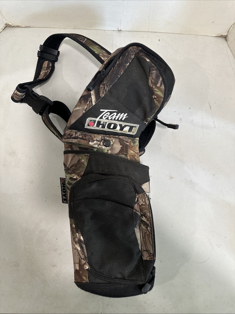 Team Hoyt Camouflage And Black Hip Quiver w/ Hoyt Belt