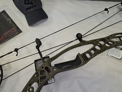 Hoyt Alpha X 30 LEFT HANDED 40 – 50lbs/25″ – 30″/Wilderness