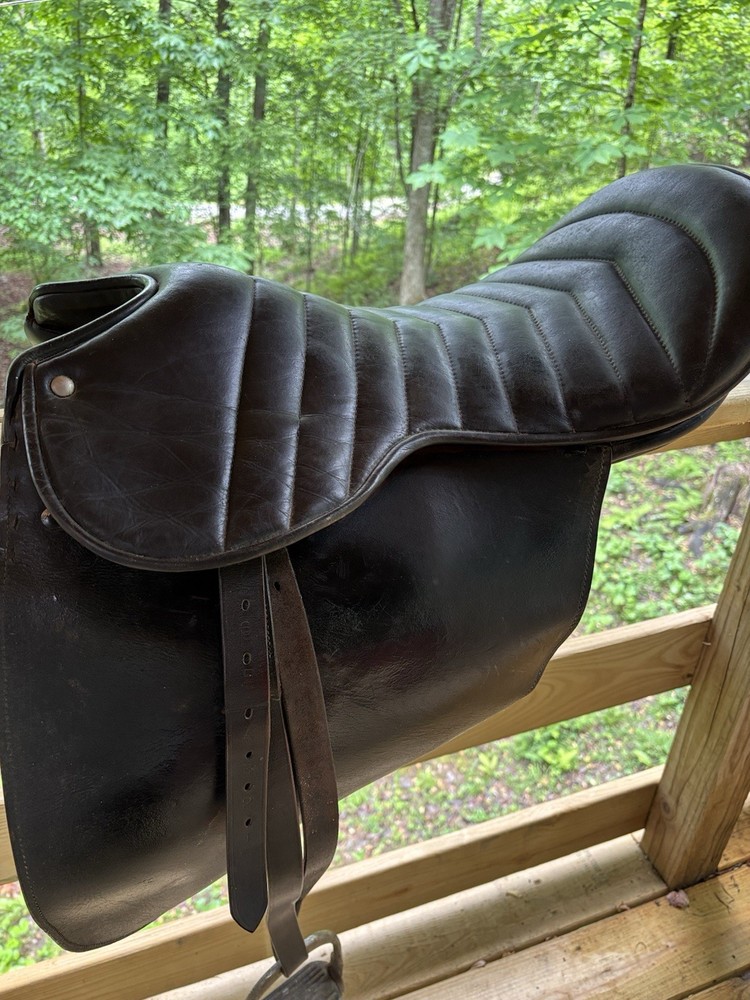 19” BLACK PADDED RIBBED RIDING SADDLE Used