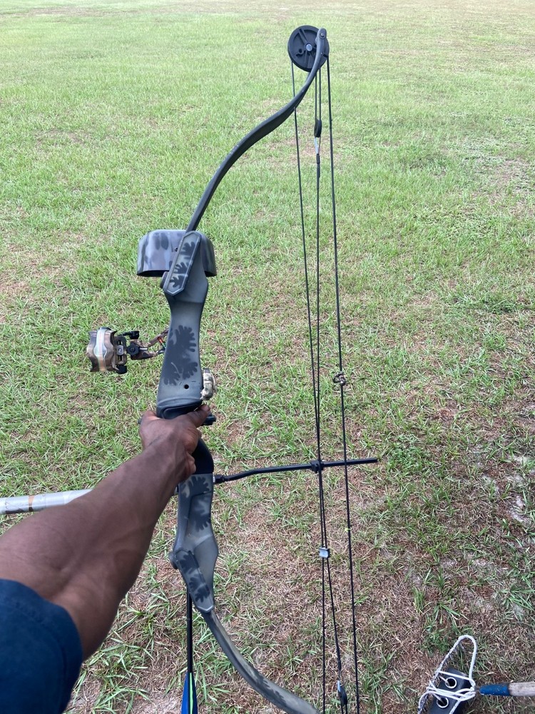 Kodiak 60lbs Compound Bow Set w/ Hard Case