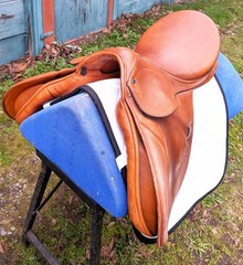 Stübben Genesis VSD Deluxe Close Contact Honey Leather – 17.5” seat