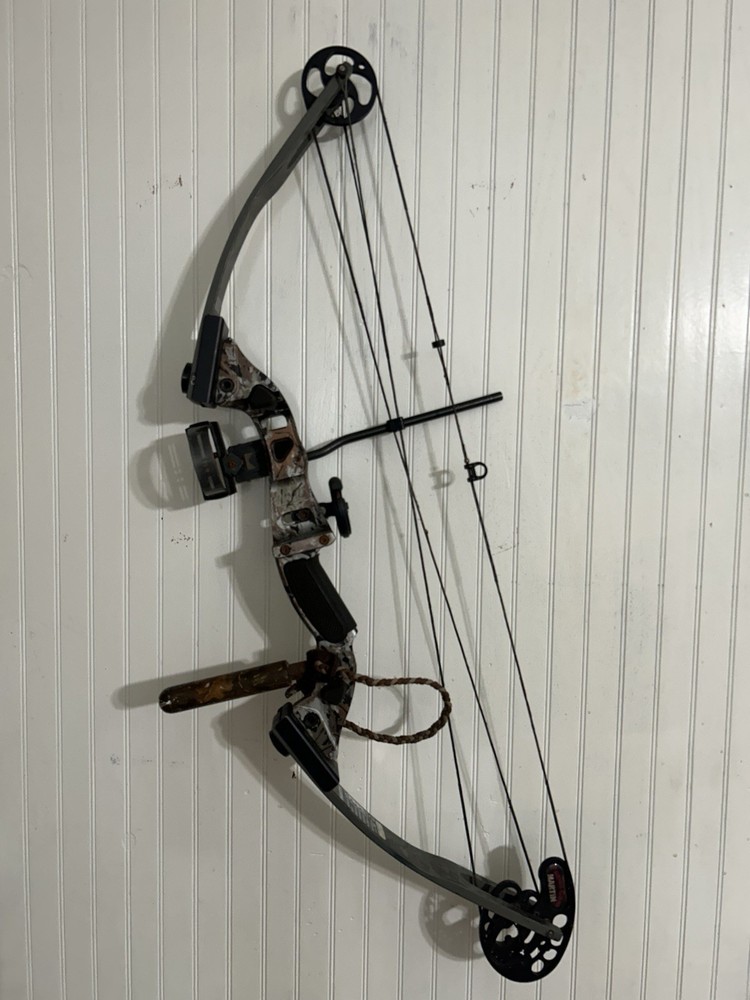 Martin Phantom Compound Bow, Magnum RH, 55-70#,28” Draw, With Accessories