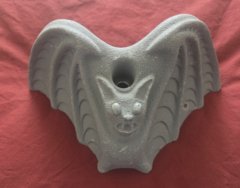 CUSTOM MADE BAT SHAPED ROCK CLIMBING HAND FOOT HOLD HANDHOLD GYM BOARD NICE USED