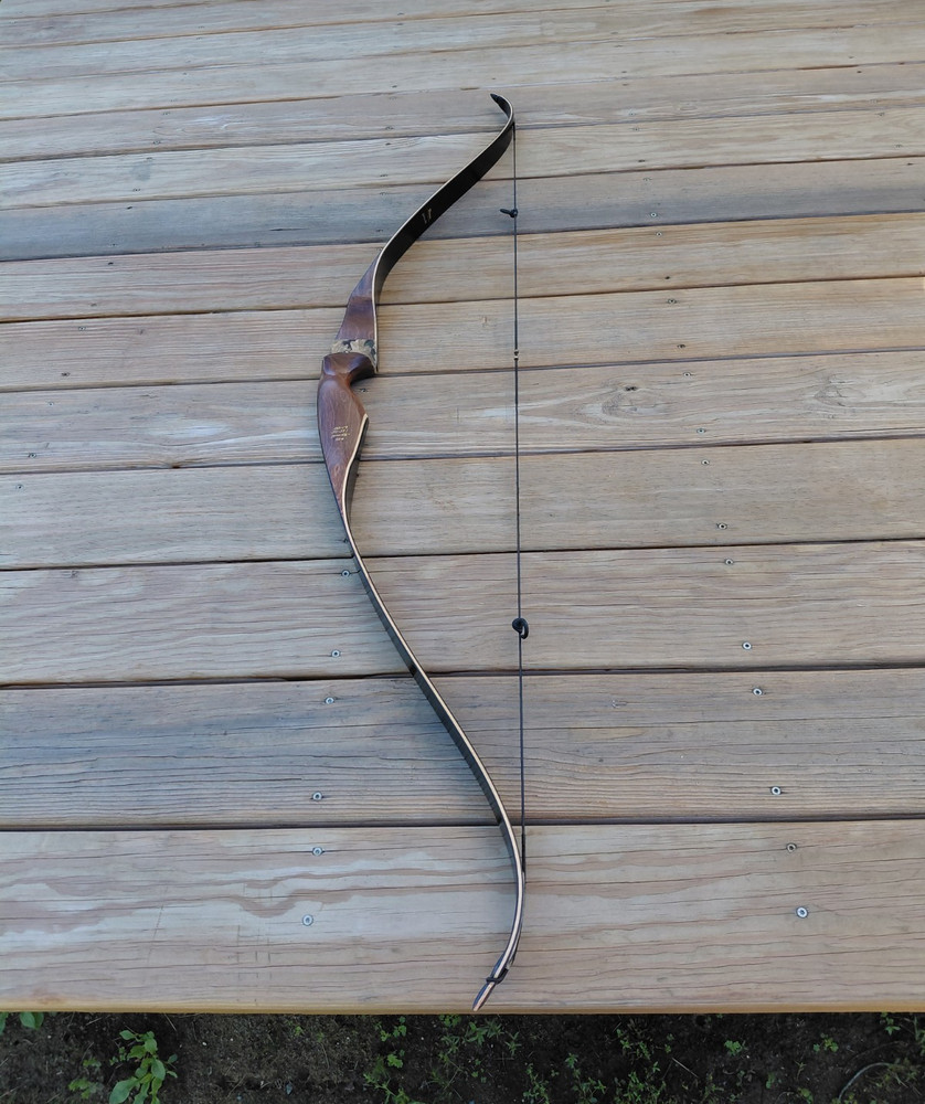 Bear Archery Grizzly Recurve Bow 58in 50lb @ 28in Right Hand. B6-19