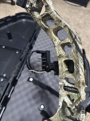 Mathews Mission Riot Compound Bow- RH 15-70 Pounds 19-30 Draw, Case, and Arrows