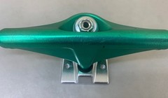 (Set of 2) Venture Skateboard Truck VHL in Anodized Green – 5.6″