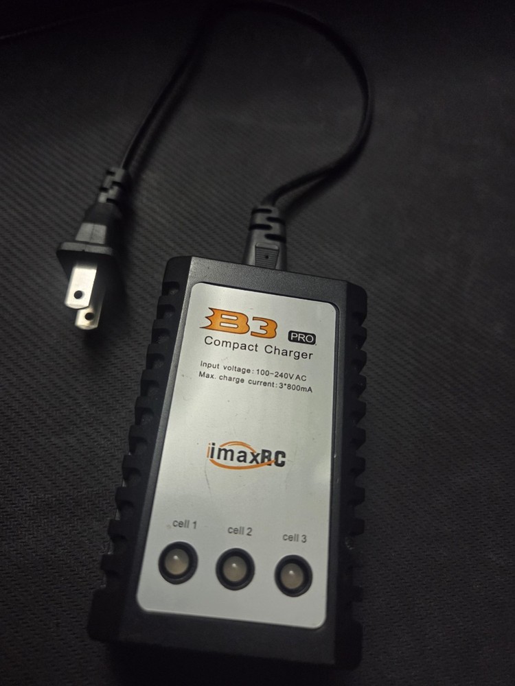 B3 PRO Compact Charger, Input voltage: 100-240V AC, Max charge current:3* 800mA