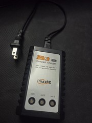B3 PRO Compact Charger, Input voltage: 100-240V AC, Max charge current:3* 800mA