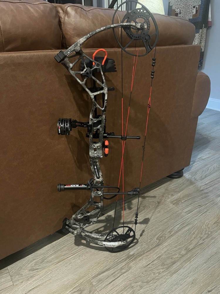 Blackout Epic NT Compound Bow Package Right-Handed