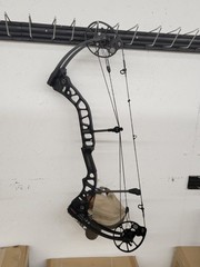 Mathews Tactic compound bow RH 70# 28″ Draw